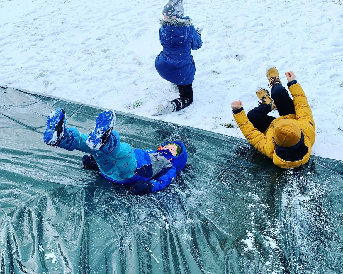 półkolonie zimowe - zabawa dzieci