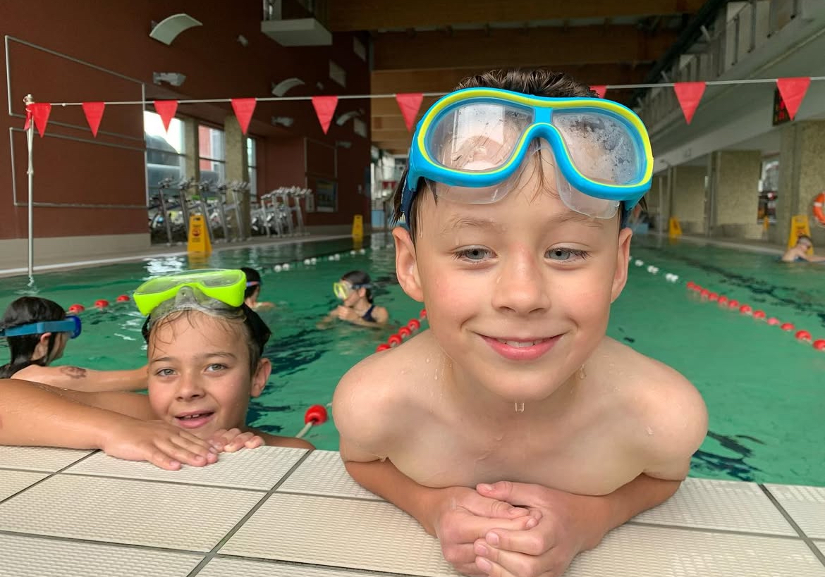 Dzieci na basenie